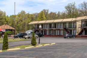  Econo Lodge Inn & Suites Pocono near Lake Harmony  Уайт Хейвен